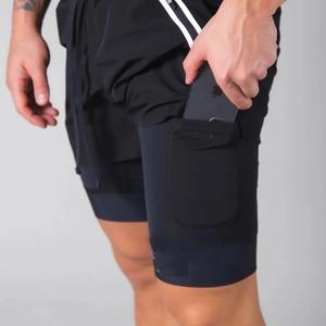 Pantalones cortos deportivos con logotipo personalizado de poliéster de secado rápido 2 en 1, ropa deportiva de entrenamiento para correr doble, pantalones cortos de gimnasio para hombres - Product Image 2