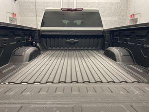 Chevrolet Silverado 3500HD LT Crew Cab 4WD 2024 d'occasion - Product Image 3