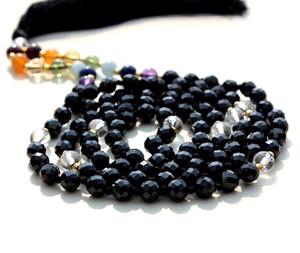 Collar de cuentas de oración Mala de 108 nudos, hecho a mano, estilo bohemio, con espinela negra y chakras, unisex, artesanal indio - Product Image 2