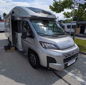 Luxury Family Travel Motorhome RV Camper. - Product Image 1