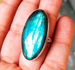 แหวนแลบราโดไรต์ทำด้วยมือเครื่องประดับอัญมณีสีฟ้ารูปไข่แหวน925สเตอร์ลิงแหวนผู้หญิงหรูหราเครื่องประดับของขวัญครบรอบปีที่ไม่ซ้ำกัน - Product Image 1