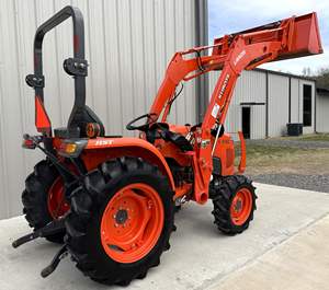 Tracteur à pied Kubota 2020 avec chargeur et godet Nouveaux composants de noyau de pompe à engrenages pour moteur 33HP à vendre - Product Image 4