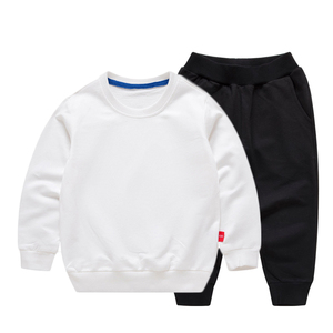 Tenue de sport élégante pour enfants Survêtement Ensemble deux pièces parfait pour garçons et filles Idéal pour tenue décontractée et athlétique Prix de gros - Product Image 4