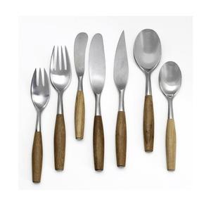 Couverts en bois de luxe fabriqués à la main avec des matériaux naturels durables pour un style de salle à manger intemporel et écologique - Product Image 4