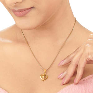 Colgante Religioso Khanda de Oro con Cadena, Listo para Regalar - Product Image 2