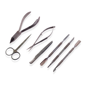 Outils durables et résistants à la rouille pour un soin précis des ongles, comprenant des coupe-ongles, un coupe-cuticules et des pinces. Idéal pour les salons et l'usage personnel. - Product Image 1