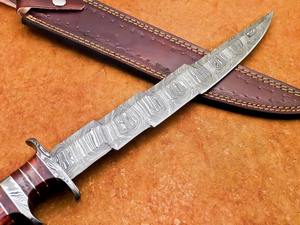 Couteau Bowie artisanal en acier Damas avec lame Kris, manche en bois de rose, contreforts en Damas et étui en cuir - Product Image 3