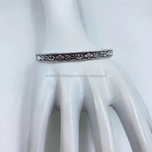 Bracelets et bracelets de mode en argent élégants unisexes fabriqués à la main avec un style intemporel Design moderne et réglable pour le confort - Product Image 1