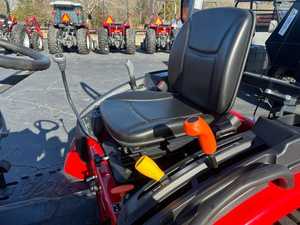 Tracteur de jardin Massey Ferguson 1840E avec pelle frontale, 40 CV, chargeur sur roues pour travaux de paysagisme et utilisation agricole - Product Image 2