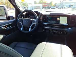 Silverado 3500HD LT 2024, Cabina Doble, Tracción en las Cuatro Ruedas, Volante a la Izquierda, Asientos de Cuero Oscuro, Neumáticos R19, Techo Solar Automático, 5 Bolsas de Aire, Halógeno - Product Image 6