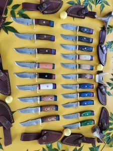 LOT DE 20 "COUTEAUX DE CHASSE EN ACIER DAMAS AVEC GAINE CADEAU POUR VOS AMIS. - Product Image 5