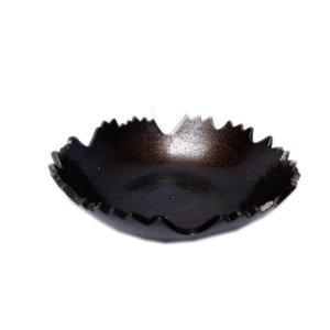 Plato decorativo de cobre antiguo pulido con borde festoneado en forma de luna, hecho a mano, duradero, no tóxico, para frutas, de metal martillado. - Product Image 1