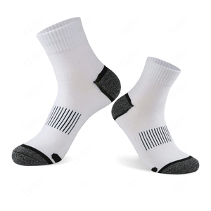 Wholesale Fashion Custom Logo Embroidery Bright Red Woman Men <b>Socks</b> High Quality <b>Soft</b> and Breathable General Sports <b>Socks</b> - Product Image 2