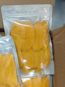Délicieux casse-croûte à manger mangue séchée aigre et sucrée avec emballage cadeau emballage sous vide tranches de mangue séchée douce - Product Image 2