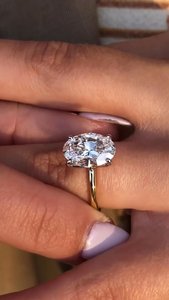 Anillo de compromiso de diamante de corte ovalado cultivado en laboratorio, oro de 14kt, certificado IGI, ajuste de punta de lujo, anillo de regalo de moda para mujer - Product Image 2