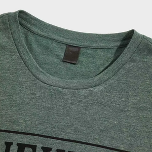 Conjunto Casual de Verano para Hombre: Camiseta Gris de Cuello Redondo con Pantalones Cortos Negros con Cordón y Estampado 'Never Look Back' - Product Image 5