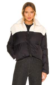 Venta al por mayor 2022 Chaqueta acolchada recortada para mujer Colores sólidos Tallas grandes Invierno Exterior Algodón Relleno Teñido - Product Image 2