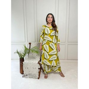 Costume moderne romain scintillant 3 pièces, tenue ethnique tendance avec un toucher artisanal pour le collège, le bureau et les rassemblements sociaux - Product Image 1