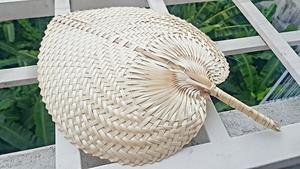 Les éventails en bambou de conception exquise sont utilisés comme accessoires de décoration pour augmenter le caractère unique de nombreux espaces différents - Product Image 6