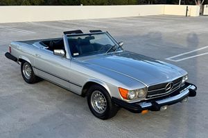 Mercedes-Benz 450SL V8 de 1978, Usado, en Buen Estado, Techo Rígido del Mismo Color, Mayormente sin Modificaciones - Product Image 2
