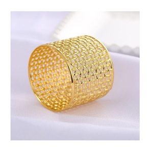 Ronds de serviette vintage en métal doré et ivoire, porte-serviettes sculptés dorés et ivoire pour mariage et occasions spéciales - Product Image 4