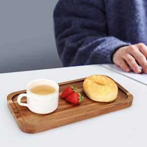 Plateau de service en bois d'inspiration vintage pour les amateurs de décoration rustique pour servir des collations, des cocktails au café avec un attrait intemporel - Product Image 4