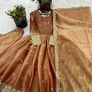 Attrayant à la mode dernière conception prête à porter entièrement cousue robe Barbari soie lourde broderie robe et bas Dupatta - Product Image 1