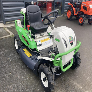 เครื่องตัดหญ้าแบบนั่งขับ ETESIA AK 98 X รุ่นสำหรับมืออาชีพ ระดับพาณิชย์ ขับเคลื่อน 4 ล้อ สำหรับตัดหญ้าและพื้นที่ขรุขระ - Product Image 1