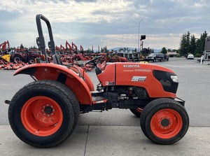 2015 Kubota M6060HD Tractor Rendimiento robusto con potencia confiable con componentes esenciales Cojinete de motor de caja de cambios - Product Image 2