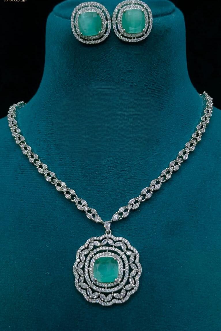 ทะเลสีเขียว