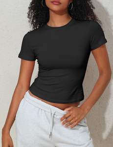 Camiseta Urbana de Talla Grande para Mujer, Fibra Transpirable, Sensación Suave, Ajuste Delgado, Flexibilidad Suave, Caída Ligera, Borde Limpio, Silueta Moderna, Textura Veraniega - Product Image 3