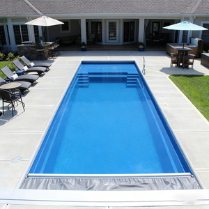 Piscine rectangulaire préfabriquée en fibre de verre FRP avec construction durable, résistance aux UV, échelle de sécurité incluse - Product Image 1