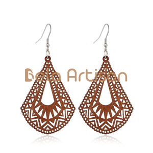 ต่างหูระย้าไม้แกะสลักด้วยเลเซอร์ปรับแต่งได้สไตล์วินเทจพร้อมวัสดุหลักทำจากทองเหลืองสำหรับ B2B - Product Image 1