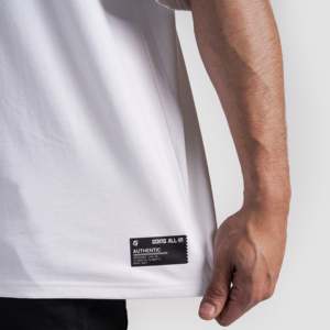 เสื้อยืด GAI-Tee (สีขาว) ผ้าคอตตอนเจอร์ซีย์ 100% ระบายอากาศได้ดี สไตล์สตรีท พิมพ์ลาย สำหรับผู้ชาย น้ำหนัก 180 กรัม ดีไซน์โลโก้แบบเรียบง่าย - Product Image 6