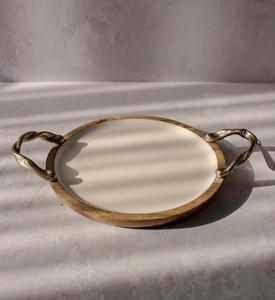 Plateau de service en bois exclusif avec revêtement émaillé et poignées en métal pour servir des chocolats et pour un usage domestique - Product Image 1