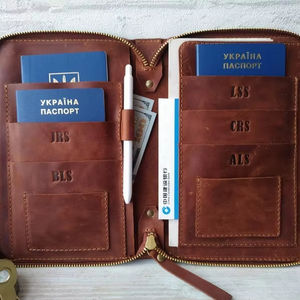 Monogramme Famille Bouton Fermeture Éclair En Cuir Véritable Vintage Passeport Titulaire Voyage Portefeuille Cas LFPH-0050C - Product Image 1