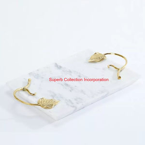 Plateau de service moderne en marbre blanc Poignées en métal feuille d'or élégantes Plateau décoratif de cuisine en pierre naturelle fait à la main - Product Image 4