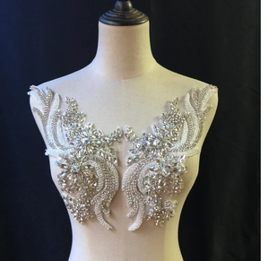 Handmade <b>Wedding</b> <b>Dresses</b> 3D Flower Shape Rhinestone Crystal Beaded Applique Sewing Lace Patch Beautiful <b>Bling</b> <b>Bling</b> Fabric - Product Image 5