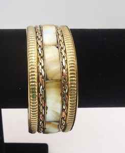 Nueva moda cómoda madre de perla corazón corte moda mujer brazalete conjunto hecho a mano regalo joyería personalizar tamaño - Product Image 1