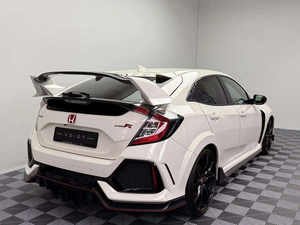 El mejor cambio por Clean 2022 H o n d a C i v i c Type R GT Disponible para entrega - Product Image 4
