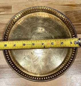 Bandeja de bebida de plato de latón vintage Bandeja de servicio o tocador para uso en el hogar Hotel Wending Party Hecho por Metal en el extranjero - Product Image 2