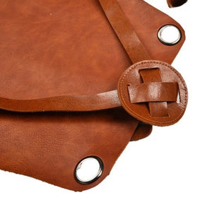 Tablier de taille de barbier 2024 à logo personnalisé en cuir biologique 100% pour salon de coiffure avec poches - Product Image 3