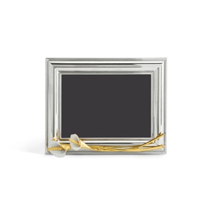 Cadre photo rustique en métal antique avec éléments décoratifs idéal pour la décoration intérieure vintage et l'élégance intemporelle - Product Image 1