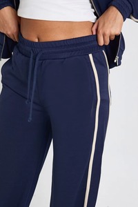 Conjunto Deportivo de Terciopelo de 2 Piezas para Mujer, Color Sólido, por Encima de la Rodilla, Personalizado, de Alta Calidad - Product Image 5