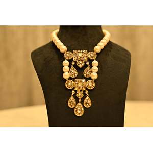 เครื่องประดับอิชวาร์ อาร์ต จิวเวลรี่ สร้อยคอทองคำแท้ 18K สีเหลืองทองประดับมุกน้ำจืดสำหรับผู้หญิง สร้อยคอคลาสสิกสำหรับงานแต่งงาน - Product Image 1