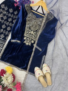 Traje de Pantalón con Bordado de Lentejuelas de Terciopelo Elegante y de Diseño para Esta Temporada con Dupatta - Product Image 5