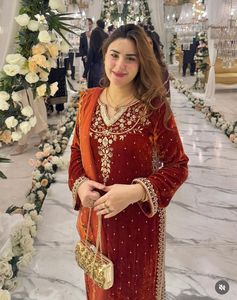 เสื้อกำมะหยี่พร้อม dupatta ที่พร้อมสวมใส่สไตล์ผ้ากำมะหยี่วิสคอสแท้พร้อมปักลาย5มม. แขนเสื้อทำงานมีสไตล์ - Product Image 4