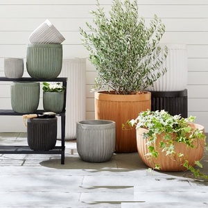 Maceta de flores de Metal decorativa para exteriores contemporánea acanalada de Color negro para uso de decoración de jardín de hogar y Hotel - Product Image 3