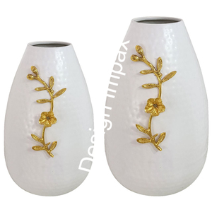 กระถางดอกไม้ประดิษฐ์ตกแต่งสไตล์ชายฝั่ง กลีบกุหลาบสีทอง แจกันดอกไม้โลหะเคลือบสีขาว - Product Image 2