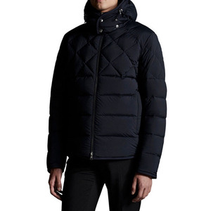 Veste matelassée brillante à capuche de designer américaine, logo OEM, surdimensionnée, pour homme, en duvet, noire, personnalisée, veste gonflée brillante pour homme - Product Image 2